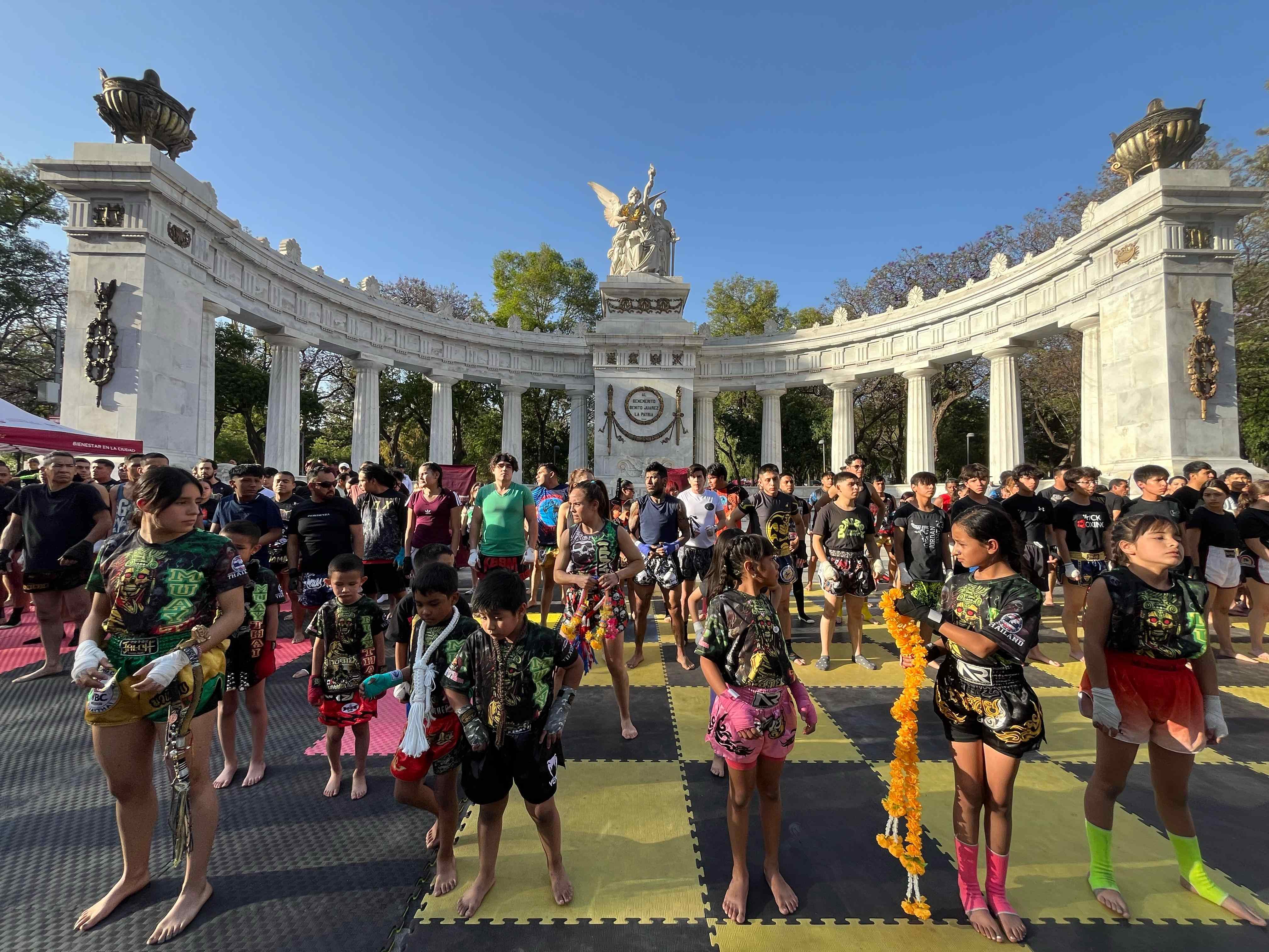 FOTO - CLASE DE MUAY THAI PARA IMPULSAR UNA PRÁCTICA DEPORTIVA SALUDABLE (3).jpg