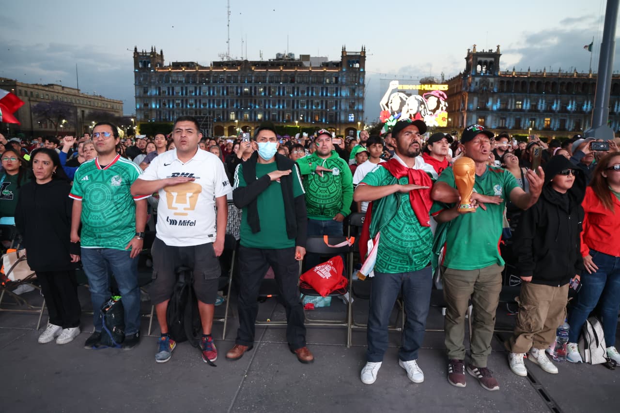 FOTO - TRANSMISIÓN DEL PARTIDO DE FUTBOL MÉXICO VS PORTUGAL EN EL ZÓCALO CAPITALINO (2).jpeg