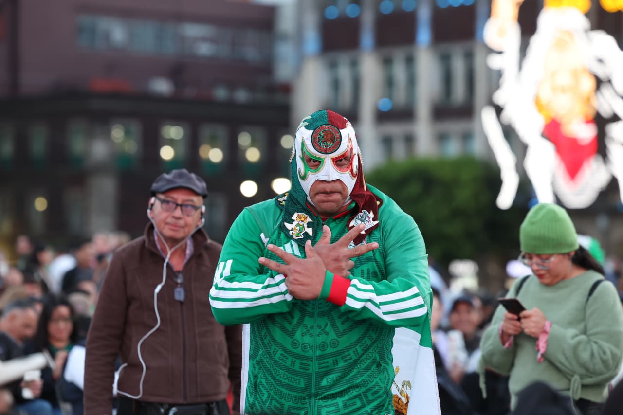 FOTO - TRANSMISIÓN DEL PARTIDO DE FUTBOL MÉXICO VS PORTUGAL EN EL ZÓCALO CAPITALINO (5).jpeg