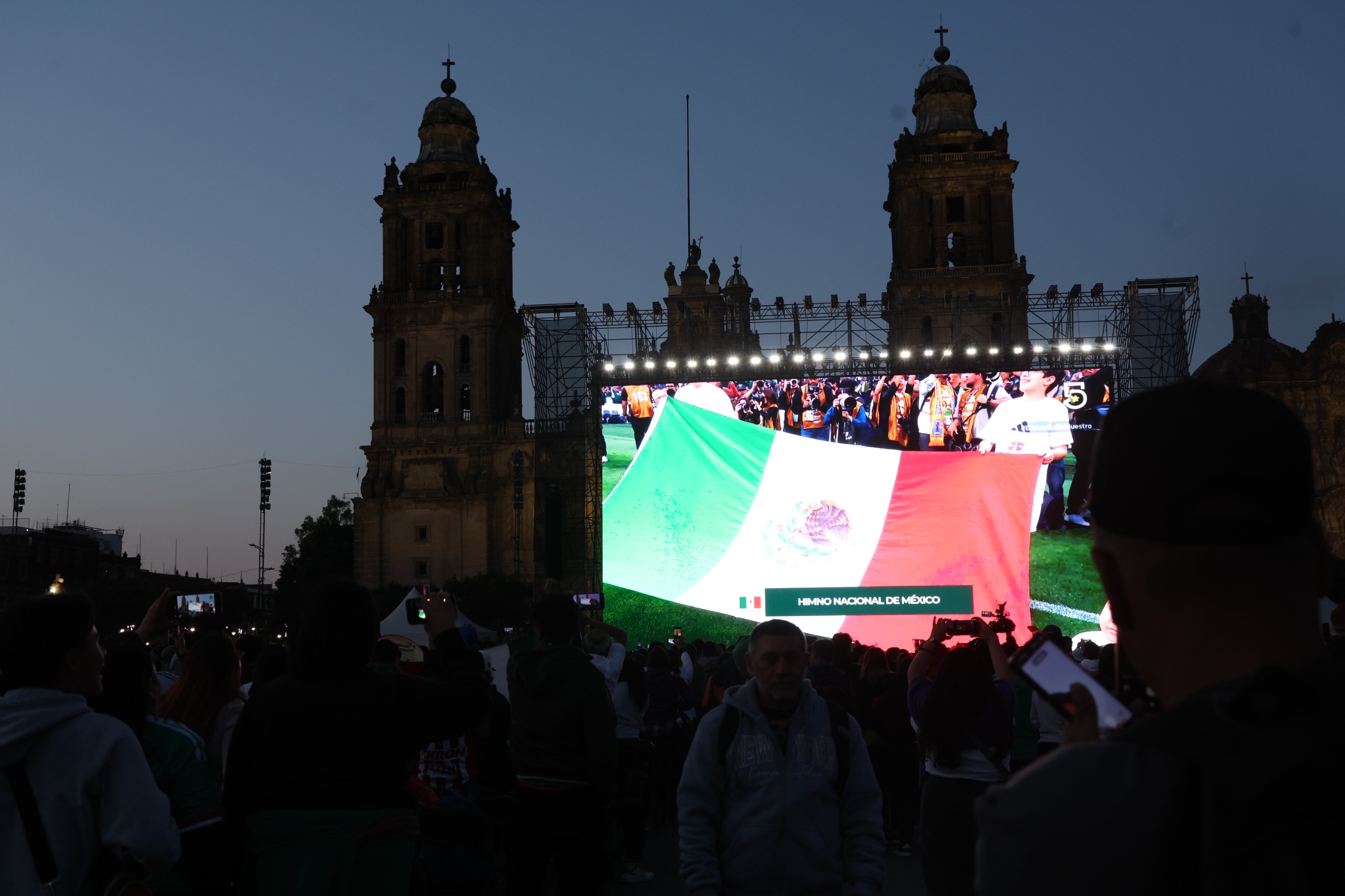 FOTO - TRANSMISIÓN DEL PARTIDO DE FUTBOL MÉXICO VS PORTUGAL EN EL ZÓCALO CAPITALINO (20).jpeg